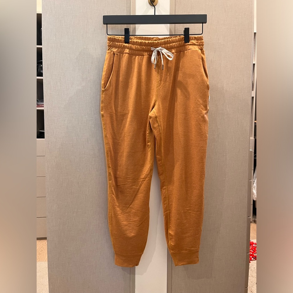 Vuori joggers, goldenrod